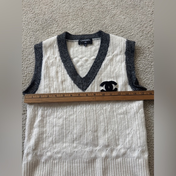 ✨Vintage Rare CHANEL Knit Wool & Cashmere White Vest Sleeveless Top CC Logo 40 - Picture 5 of 8